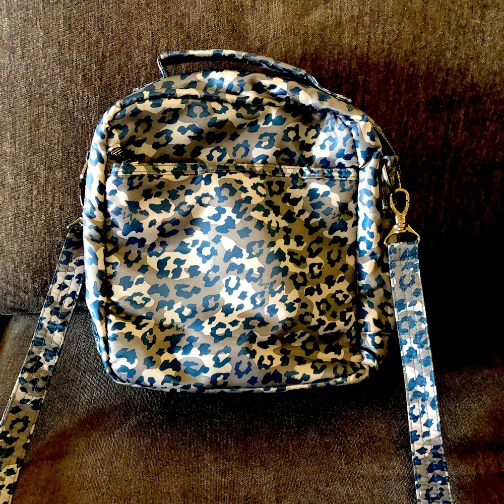 Lug crossbody bag